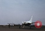 Standbild U-21 Ute Flugzeuge Vietnam lange Binh, 1969, aus Sekunde 57 historischem Filmmaterial Videoclip 65675066576