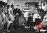 Immagine di Nutrizione soldato nella seconda guerra mondiale United States USA, 1943, secondo 21 filmato di repertorio 65675066585