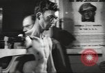 Immagine di Nutrizione soldato nella seconda guerra mondiale United States USA, 1943, secondo 24 filmato di repertorio 65675066585
