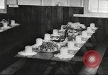 Immagine di Nutrizione soldato nella seconda guerra mondiale United States USA, 1943, secondo 37 filmato di repertorio 65675066585