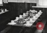 Immagine di Nutrizione soldato nella seconda guerra mondiale United States USA, 1943, secondo 38 filmato di repertorio 65675066585