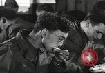 Immagine di Nutrizione soldato nella seconda guerra mondiale United States USA, 1943, secondo 43 filmato di repertorio 65675066585