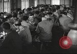 Immagine di Nutrizione soldato nella seconda guerra mondiale United States USA, 1943, secondo 46 filmato di repertorio 65675066585