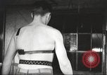 Immagine di Nutrizione soldato nella seconda guerra mondiale United States USA, 1943, secondo 57 filmato di repertorio 65675066585