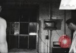 Immagine di Nutrizione soldato nella seconda guerra mondiale United States USA, 1943, secondo 59 filmato di repertorio 65675066585