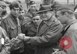Standbild Congressional Gruppe in Camp Lucky Strike Saint Valery Frankreich, 1945, aus Sekunde 11 historischem Filmmaterial Videoclip 65675066602