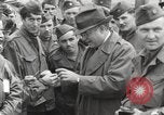 Standbild Congressional Gruppe in Camp Lucky Strike Saint Valery Frankreich, 1945, aus Sekunde 12 historischem Filmmaterial Videoclip 65675066602