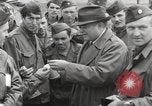 Standbild Congressional Gruppe in Camp Lucky Strike Saint Valery Frankreich, 1945, aus Sekunde 13 historischem Filmmaterial Videoclip 65675066602
