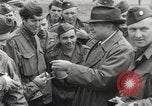 Standbild Congressional Gruppe in Camp Lucky Strike Saint Valery Frankreich, 1945, aus Sekunde 14 historischem Filmmaterial Videoclip 65675066602