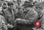 Standbild Congressional Gruppe in Camp Lucky Strike Saint Valery Frankreich, 1945, aus Sekunde 16 historischem Filmmaterial Videoclip 65675066602