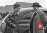 Standbild Congressional Gruppe in Camp Lucky Strike Saint Valery Frankreich, 1945, aus Sekunde 20 historischem Filmmaterial Videoclip 65675066602