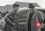 Standbild Congressional Gruppe in Camp Lucky Strike Saint Valery Frankreich, 1945, aus Sekunde 21 historischem Filmmaterial Videoclip 65675066602