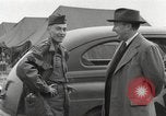 Standbild Congressional Gruppe in Camp Lucky Strike Saint Valery Frankreich, 1945, aus Sekunde 23 historischem Filmmaterial Videoclip 65675066602