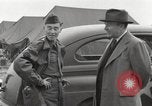 Standbild Congressional Gruppe in Camp Lucky Strike Saint Valery Frankreich, 1945, aus Sekunde 24 historischem Filmmaterial Videoclip 65675066602