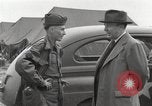 Standbild Congressional Gruppe in Camp Lucky Strike Saint Valery Frankreich, 1945, aus Sekunde 25 historischem Filmmaterial Videoclip 65675066602