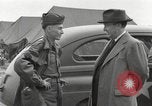 Standbild Congressional Gruppe in Camp Lucky Strike Saint Valery Frankreich, 1945, aus Sekunde 26 historischem Filmmaterial Videoclip 65675066602