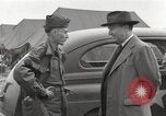 Standbild Congressional Gruppe in Camp Lucky Strike Saint Valery Frankreich, 1945, aus Sekunde 28 historischem Filmmaterial Videoclip 65675066602
