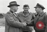 Standbild Congressional Gruppe in Camp Lucky Strike Saint Valery Frankreich, 1945, aus Sekunde 31 historischem Filmmaterial Videoclip 65675066602