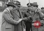 Standbild Congressional Gruppe in Camp Lucky Strike Saint Valery Frankreich, 1945, aus Sekunde 39 historischem Filmmaterial Videoclip 65675066602