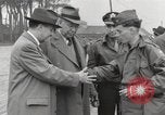 Standbild Congressional Gruppe in Camp Lucky Strike Saint Valery Frankreich, 1945, aus Sekunde 41 historischem Filmmaterial Videoclip 65675066602
