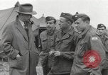 Standbild Congressional Gruppe in Camp Lucky Strike Saint Valery Frankreich, 1945, aus Sekunde 50 historischem Filmmaterial Videoclip 65675066602