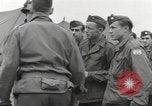 Standbild Congressional Gruppe in Camp Lucky Strike Saint Valery Frankreich, 1945, aus Sekunde 54 historischem Filmmaterial Videoclip 65675066602