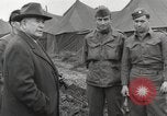 Standbild Congressional Gruppe in Camp Lucky Strike Saint Valery Frankreich, 1945, aus Sekunde 60 historischem Filmmaterial Videoclip 65675066602