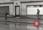 Image des prisonniers de guerre allemands Dillingen Allemagne, 1945, de la seconde 25 séquences d'archives historiques vidéo 65675066609