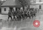 Image des prisonniers de guerre allemands Dillingen Allemagne, 1945, de la seconde 28 séquences d'archives historiques vidéo 65675066609