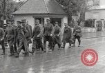 Image des prisonniers de guerre allemands Dillingen Allemagne, 1945, de la seconde 30 séquences d'archives historiques vidéo 65675066609