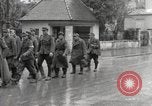 Image des prisonniers de guerre allemands Dillingen Allemagne, 1945, de la seconde 31 séquences d'archives historiques vidéo 65675066609