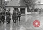 Image des prisonniers de guerre allemands Dillingen Allemagne, 1945, de la seconde 32 séquences d'archives historiques vidéo 65675066609