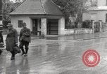 Image des prisonniers de guerre allemands Dillingen Allemagne, 1945, de la seconde 33 séquences d'archives historiques vidéo 65675066609