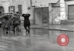 Image des prisonniers de guerre allemands Dillingen Allemagne, 1945, de la seconde 47 séquences d'archives historiques vidéo 65675066609