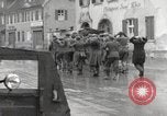 Image des prisonniers de guerre allemands Dillingen Allemagne, 1945, de la seconde 48 séquences d'archives historiques vidéo 65675066609