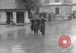 Image des prisonniers de guerre allemands Dillingen Allemagne, 1945, de la seconde 60 séquences d'archives historiques vidéo 65675066609