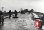 Standbild US Army Kreuze Donau bei Dillingen Dillingen Deutschland, 1945, aus Sekunde 3 historischem Filmmaterial Videoclip 65675066610