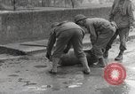 Standbild US Army Kreuze Donau bei Dillingen Dillingen Deutschland, 1945, aus Sekunde 22 historischem Filmmaterial Videoclip 65675066610