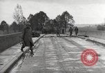 Standbild US Army Kreuze Donau bei Dillingen Dillingen Deutschland, 1945, aus Sekunde 47 historischem Filmmaterial Videoclip 65675066610