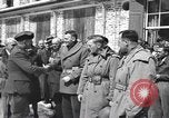 Immagine di Persone famose rilasciato dalle prigioni naziste Germania, 1945, secondo 5 filmato di repertorio 65675066636