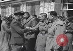 Immagine di Persone famose rilasciato dalle prigioni naziste Germania, 1945, secondo 10 filmato di repertorio 65675066636