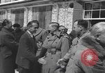 Immagine di Persone famose rilasciato dalle prigioni naziste Germania, 1945, secondo 16 filmato di repertorio 65675066636