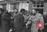 Immagine di Persone famose rilasciato dalle prigioni naziste Germania, 1945, secondo 18 filmato di repertorio 65675066636
