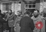 Immagine di Persone famose rilasciato dalle prigioni naziste Germania, 1945, secondo 21 filmato di repertorio 65675066636