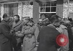 Immagine di Persone famose rilasciato dalle prigioni naziste Germania, 1945, secondo 23 filmato di repertorio 65675066636