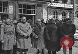 Immagine di Persone famose rilasciato dalle prigioni naziste Germania, 1945, secondo 28 filmato di repertorio 65675066636