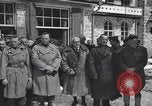 Immagine di Persone famose rilasciato dalle prigioni naziste Germania, 1945, secondo 29 filmato di repertorio 65675066636