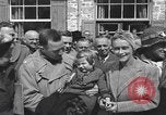 Immagine di Persone famose rilasciato dalle prigioni naziste Germania, 1945, secondo 37 filmato di repertorio 65675066636