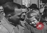 Immagine di Persone famose rilasciato dalle prigioni naziste Germania, 1945, secondo 41 filmato di repertorio 65675066636
