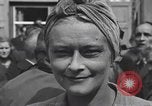 Immagine di Persone famose rilasciato dalle prigioni naziste Germania, 1945, secondo 49 filmato di repertorio 65675066636
